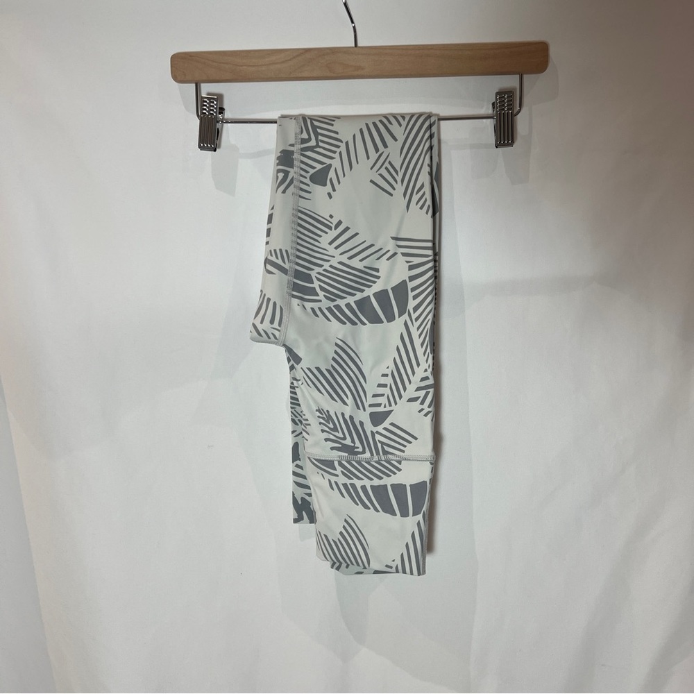 Aerie Chill Play Move High Waisted Leggings Palm Tropical Leaf Print Size XS - Picture 9 of 9